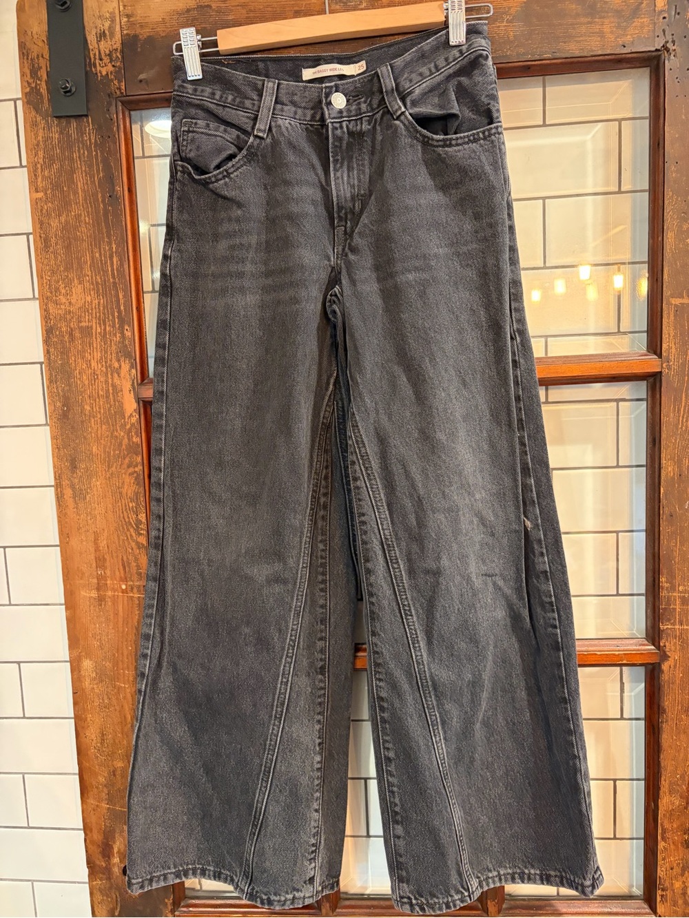 LEVI Wide Leg Women's Jeans - Black Wash size 25